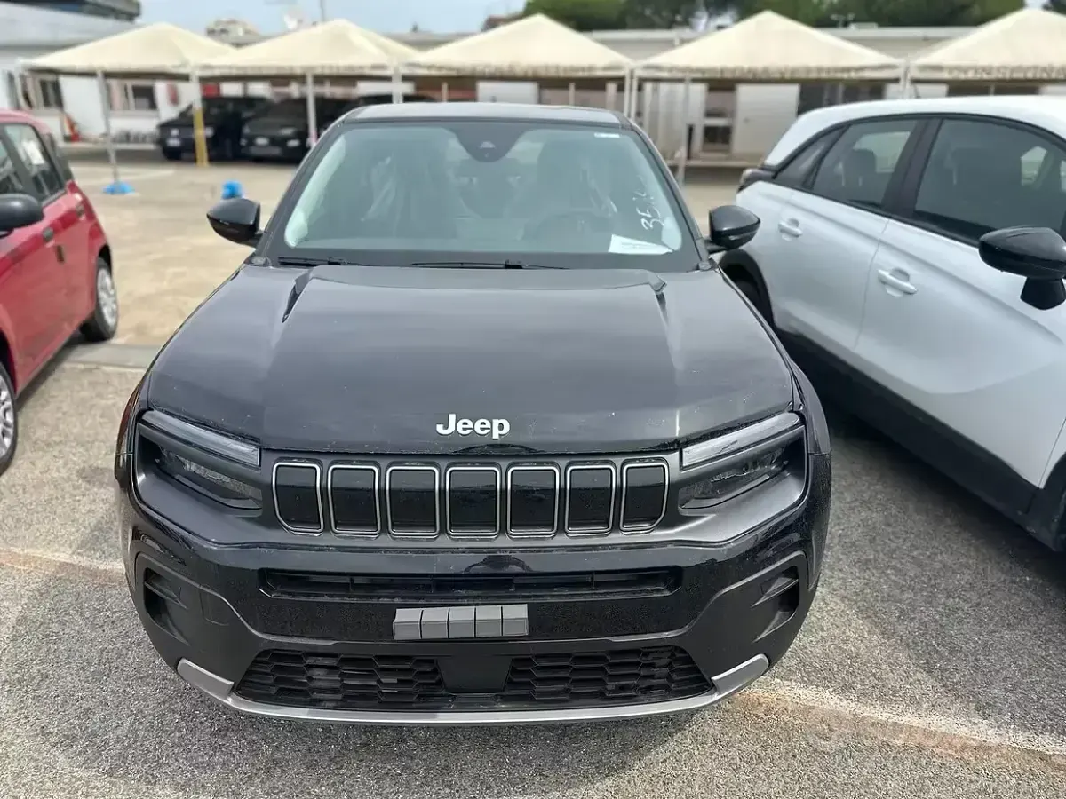 Usado Jeep Avenger Altitude 101 CV (74 kW) 2023 Negro SUV