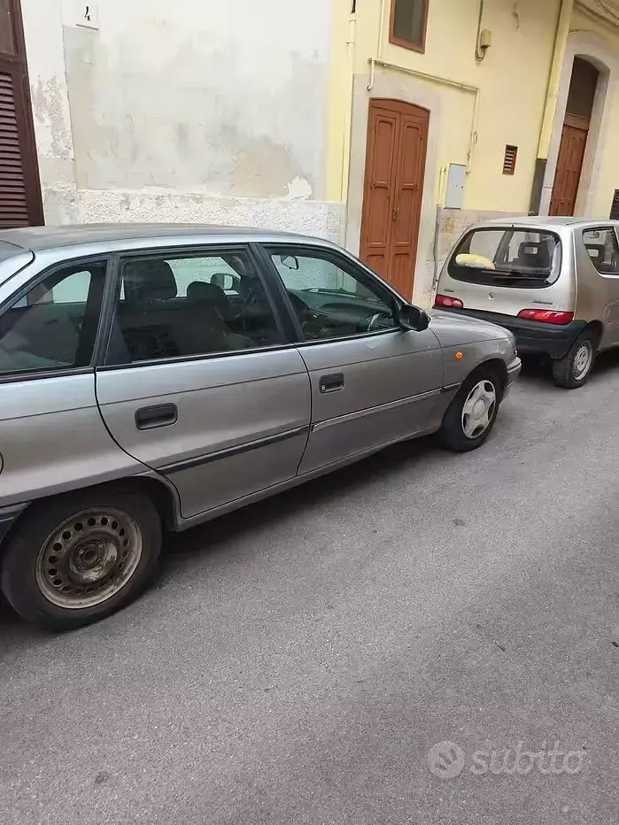 Usata Opel Astra 82 CV (60 kW) 1995 Grigio Berlina