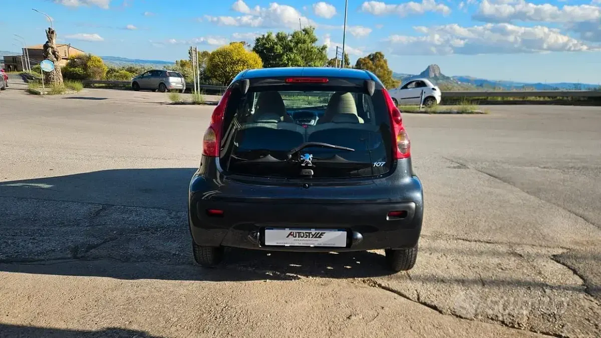Usata Peugeot 107 68 CV (50 kW) 2007 Nero Utilitaria