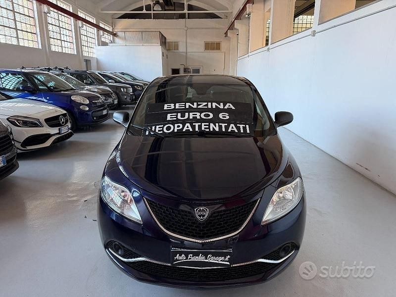 Usata Lancia Ypsilon Platinum 69 CV (50 kW) 2016 Blu Utilitaria