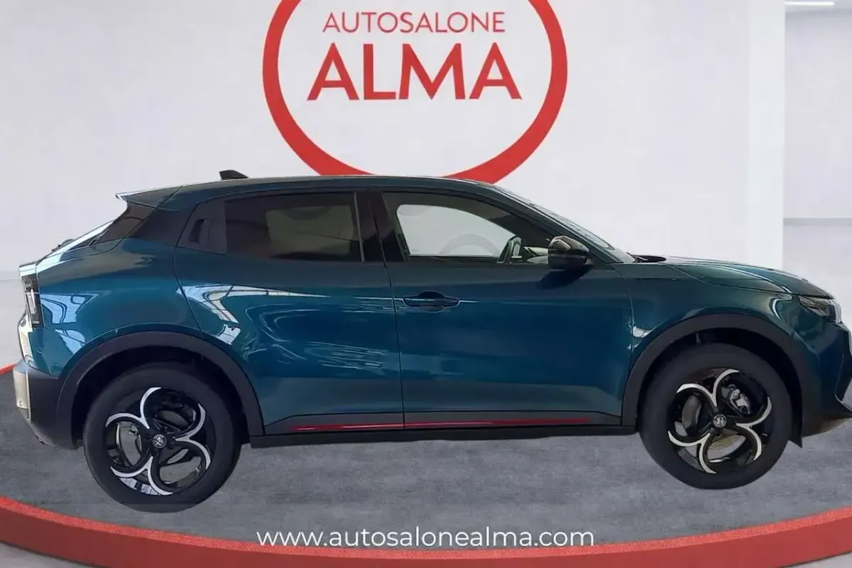 Nuova Alfa Romeo Junior Edizione Speciale 145 CV (106 kW) 2026 Blu/azzurro SUV