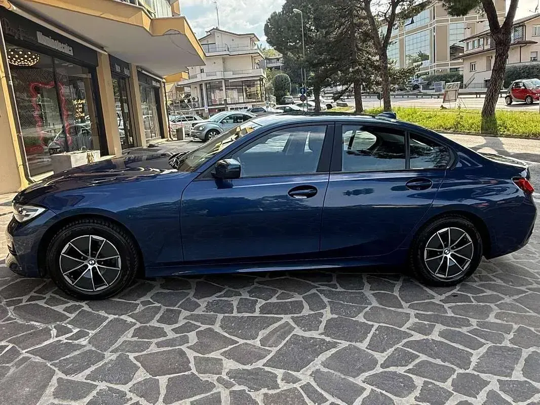 Usata BMW 316 Advantage 122 CV (89 kW) 2022 Blu/azzurro Berlina