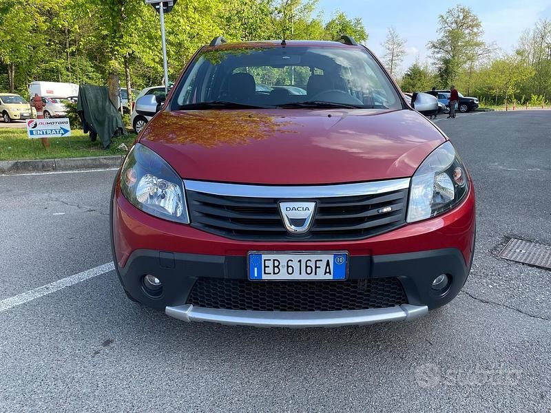 Brugt Dacia Sandero Stepway 90 HK (66 kW) 2010 Rød Sedan