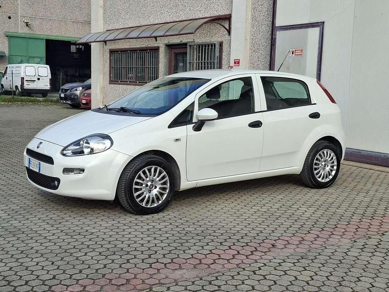 Usata Fiat Punto Street 69 CV (50 kW) 2015 Bianco Utilitaria