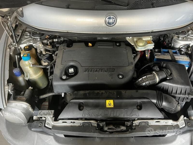 Usata Fiat Multipla 110 CV (80 kW) 2001 Grigio Monovolume