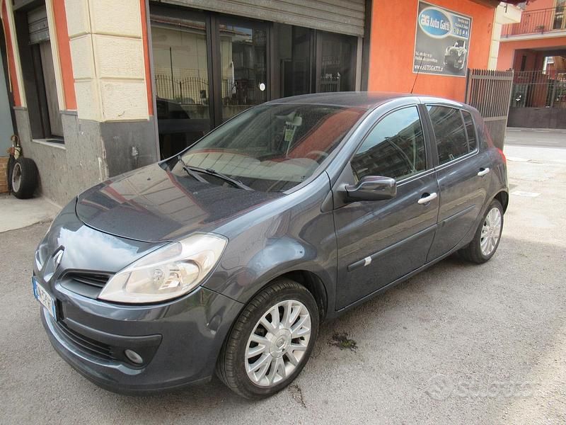 Gebraucht Renault Clio II LE 86 PS (63 kW) 2008 Schwarz Limousine