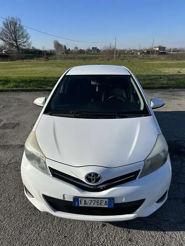 Usata Toyota Yaris 68 CV (50 kW) 2015 Utilitaria