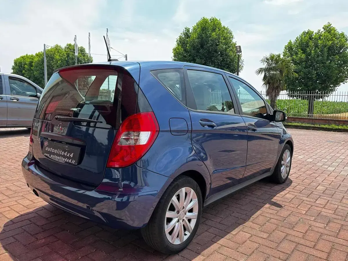 Usata Mercedes A160 95 CV (69 kW) 2011 Blu metallizzato Utilitaria