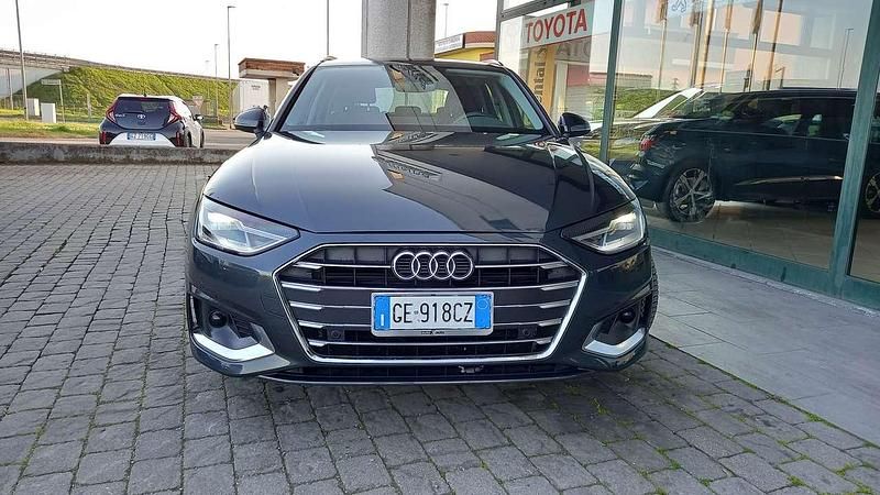Usata Audi A4 Advanced 163 CV (119 kW) 2021 Grigio manhattan metallizzato Station wagon