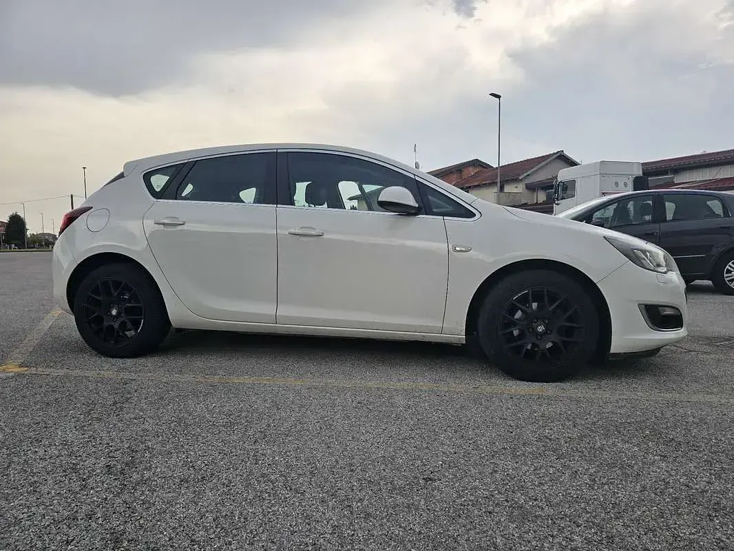 Usata Opel Astra Cosmo 140 CV (102 kW) 2015 Bianco Berlina