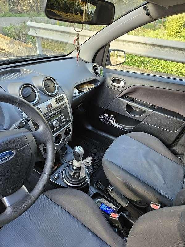 Usata Ford Fiesta Titanium 68 CV (50 kW) 2007 Nero Utilitaria