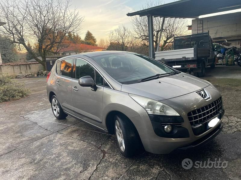 Grigio Usata 2009 Peugeot 3008 SUV | 4500 € (Buon prezzo) - Immagine 1/4