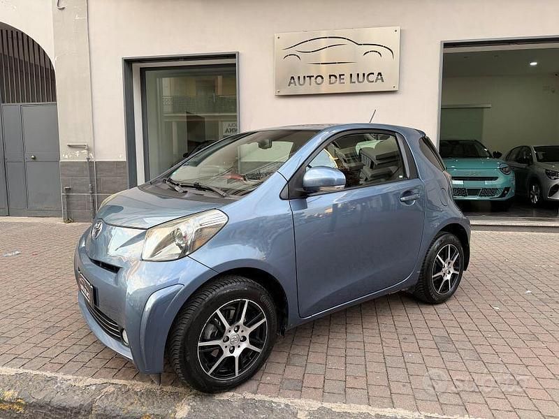 Usata Toyota iQ Lounge 90 CV (66 kW) 2012 Blu Utilitaria