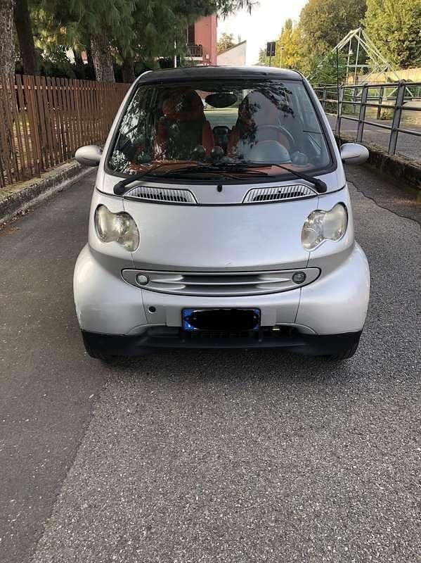 Usata 2002 Smart ForTwo Coupé Pure Due volumi | 1500 € (Super prezzo) - Immagine 1/4