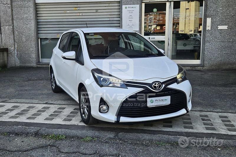 Usata Toyota Yaris Lounge 69 CV (50 kW) 2016 Bianco Utilitaria