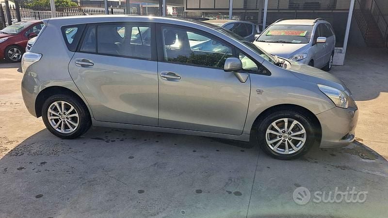 Usata Toyota Verso Luxury 126 CV (92 kW) 2011 Grigio Monovolume