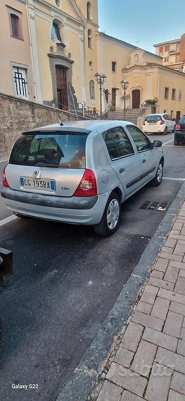 Usata Renault Clio II 58 CV (42 kW) 2003 Grigio Berlina