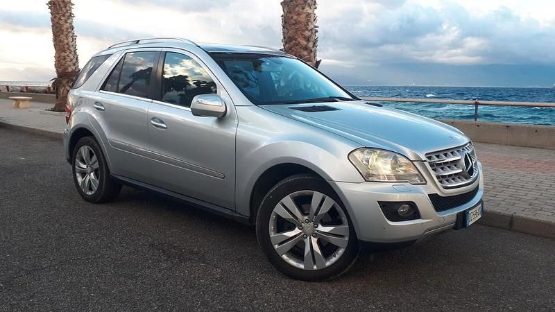 Argento Usata 2009 Mercedes ML320 SUV | 10.900 € (Buon prezzo) - Immagine 1/4