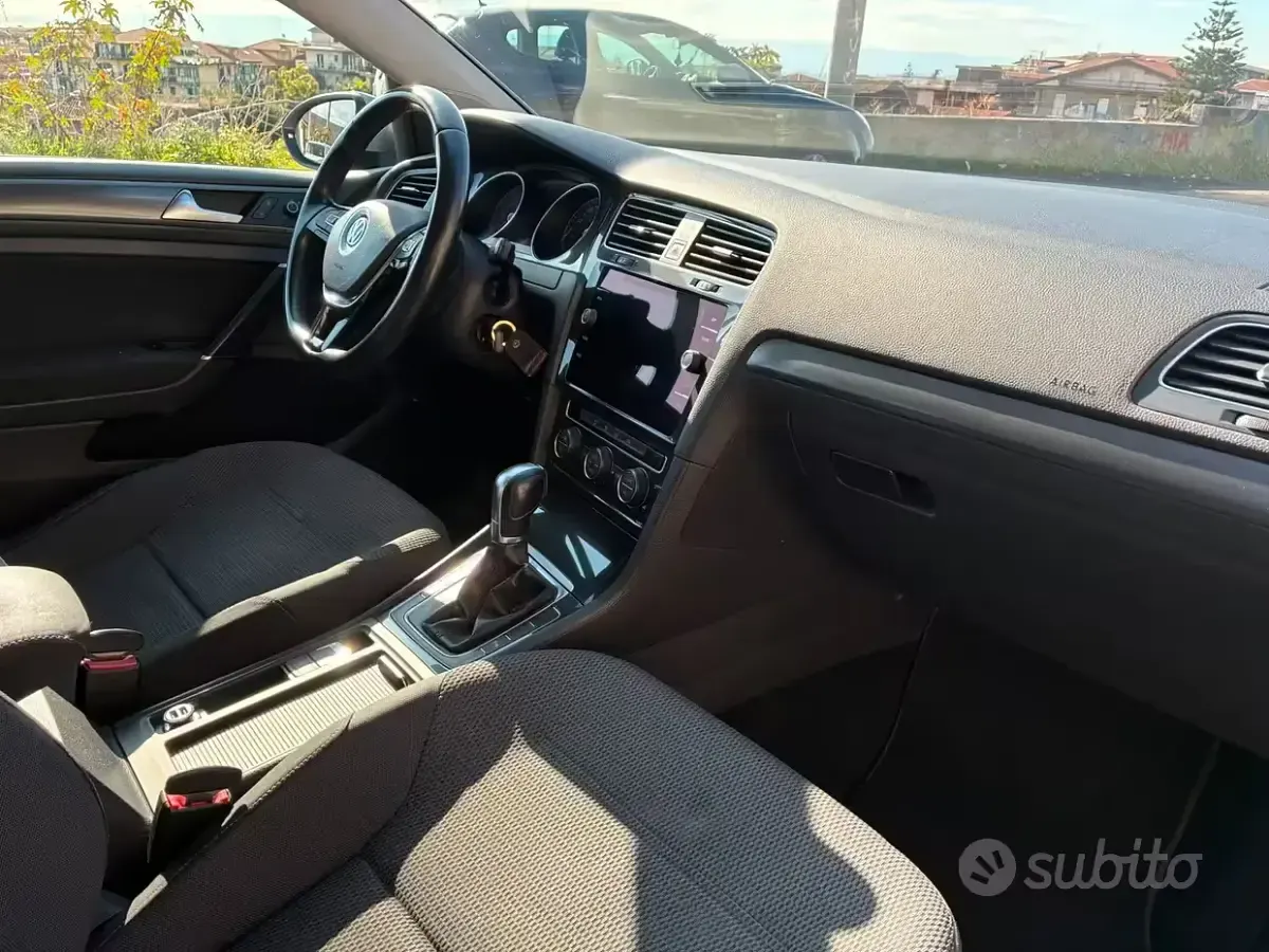 Usata VW Golf VII 110 CV (80 kW) 2018 Grigio Utilitaria