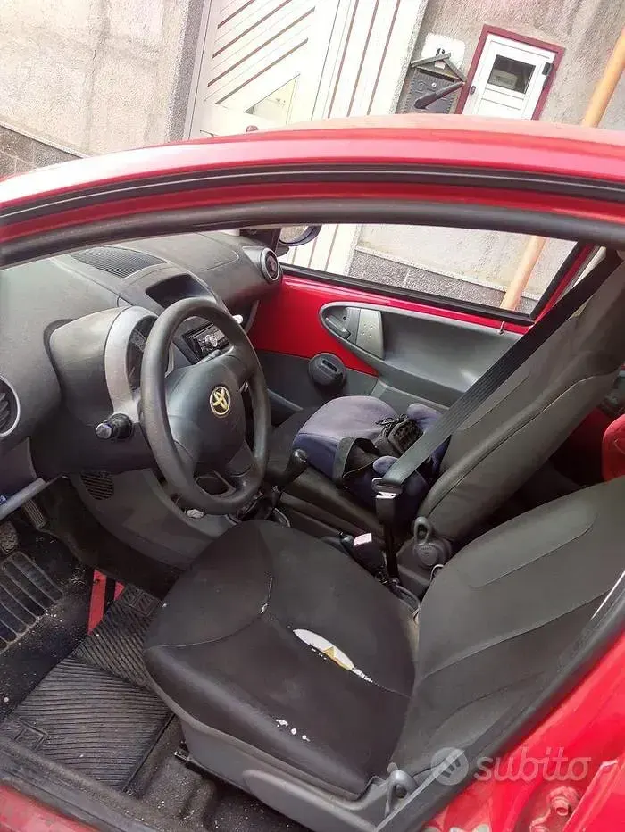 Usata Toyota Aygo 68 CV (50 kW) 2007 Rosso Utilitaria