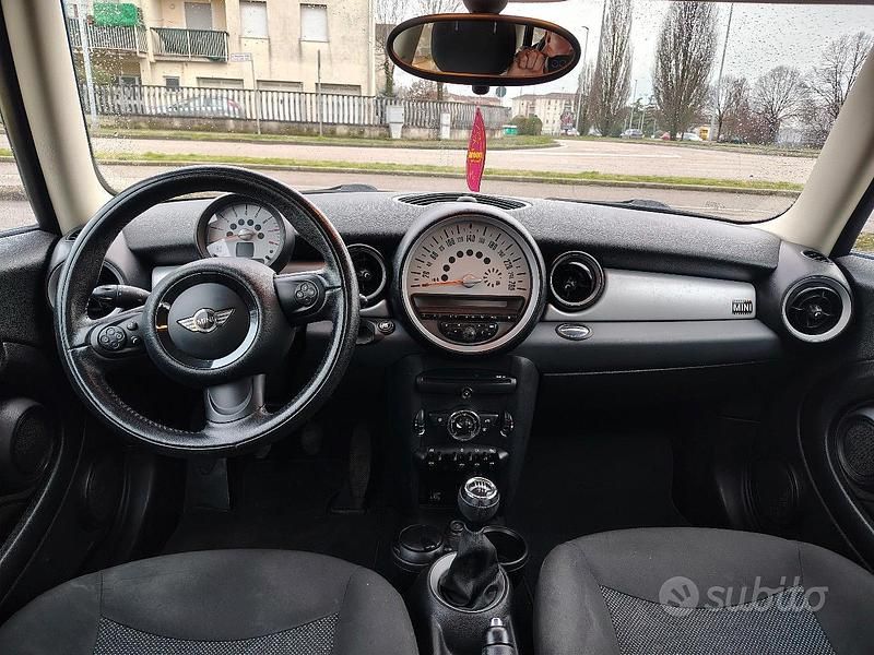 Usata Mini Cooper 75 CV (55 kW) 2012 Nero Utilitaria