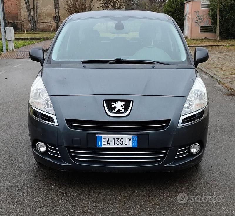 Usata Peugeot 5008 Business-Line 110 CV (80 kW) 2010 Grigio Monovolume