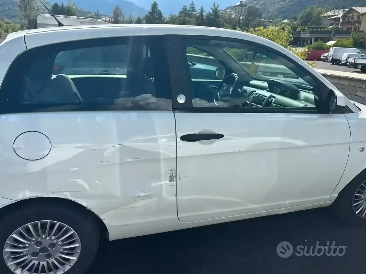 Usata Lancia Ypsilon 77 CV (56 kW) 2010 Bianco Utilitaria