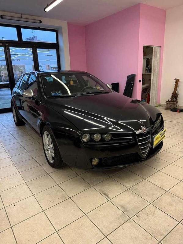 Nero Usata 2012 Alfa Romeo 159 Distinctive Station wagon | 4900 € (Buon prezzo) - Immagine 1/4