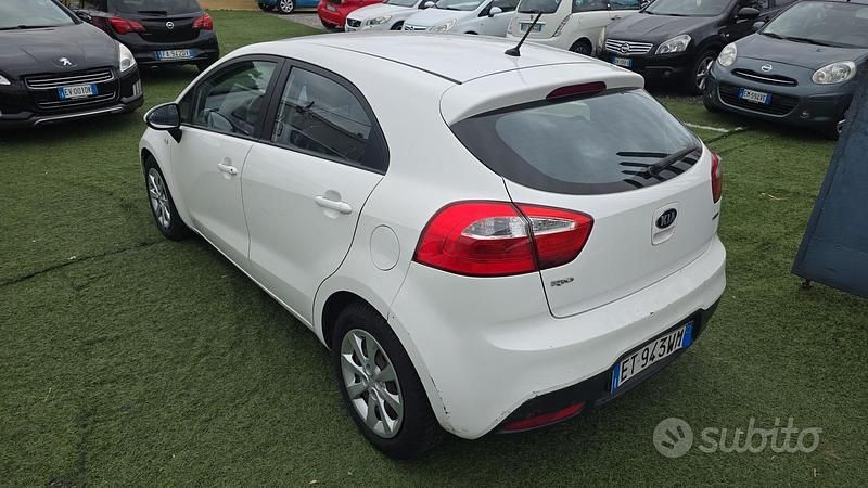 Usata Kia Rio Active 75 CV (55 kW) 2015 Bianco Berlina