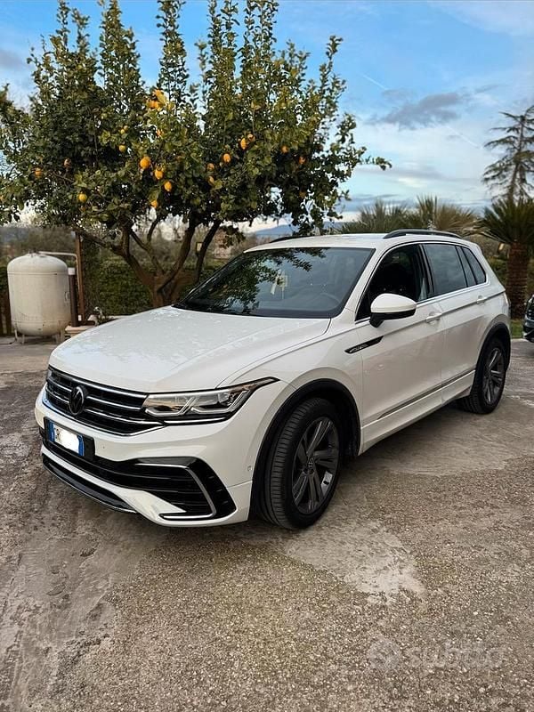Usata VW Tiguan R-line 150 CV (110 kW) 2023 Bianco SUV