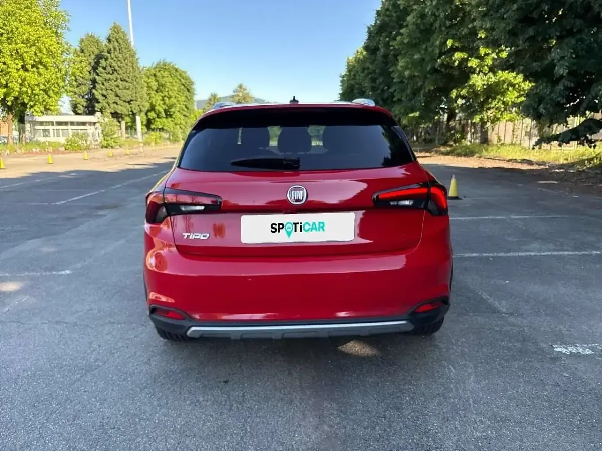 Usata Fiat Tipo Cross 101 CV (74 kW) 2022 Rosso Berlina