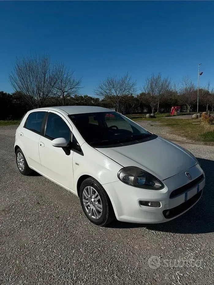 Usata Fiat Grande Punto 75 CV (55 kW) 2013 Bianco Utilitaria