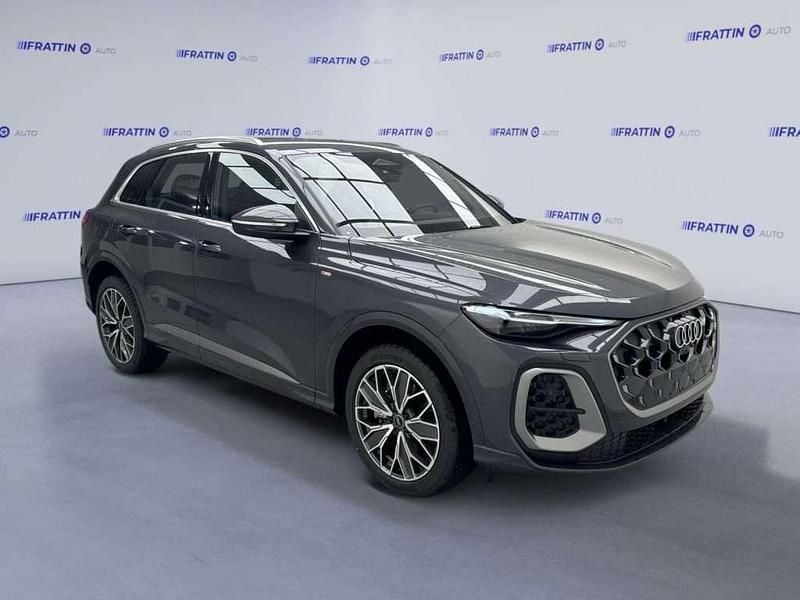 Nuova Audi Q5 S-Line 204 CV (150 kW) 2025 Gray SUV