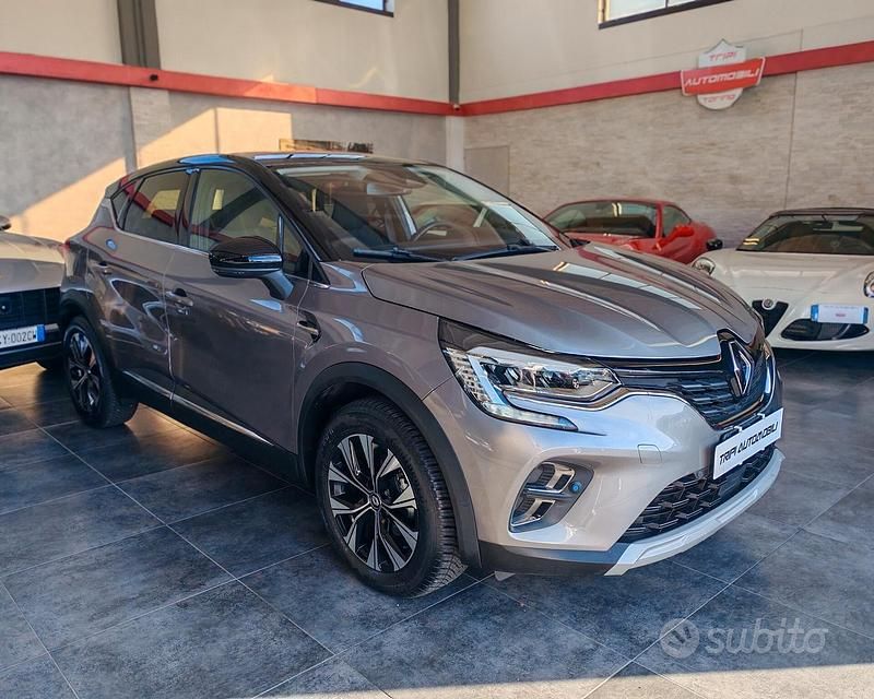 Usado Renault Captur Techno 91 CV (66 kW) 2024 Gris SUV