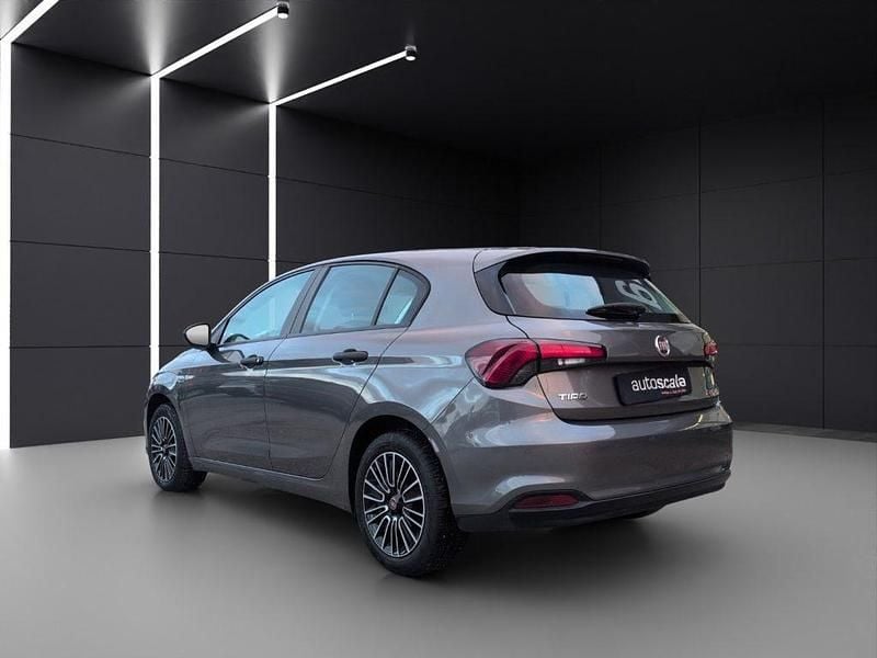 Usata Fiat Tipo Cross 101 CV (74 kW) 2023 Grigio scuro Utilitaria