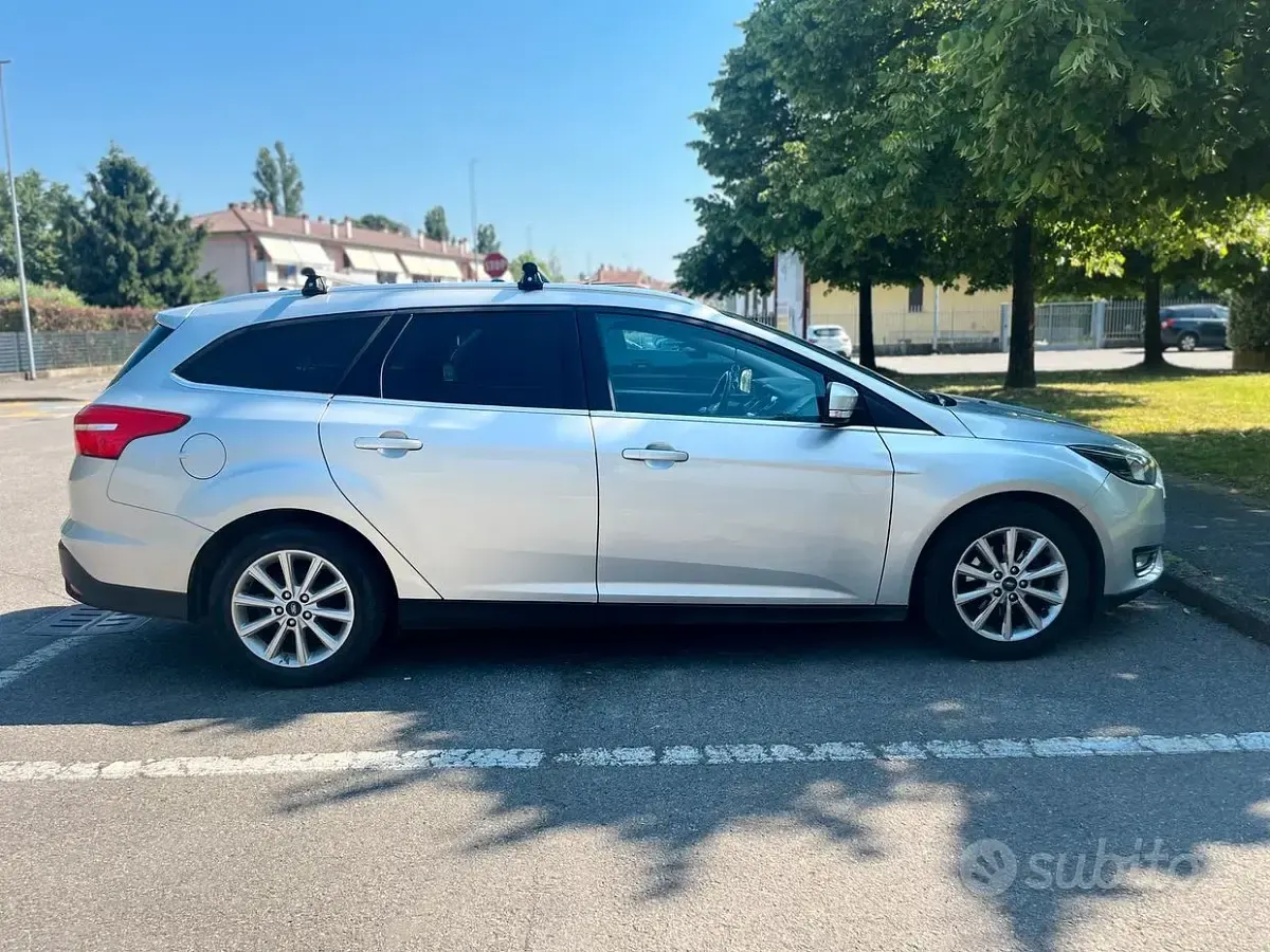 Usata Ford Focus Titanium 95 CV (69 kW) 2017 Grigio Station wagon