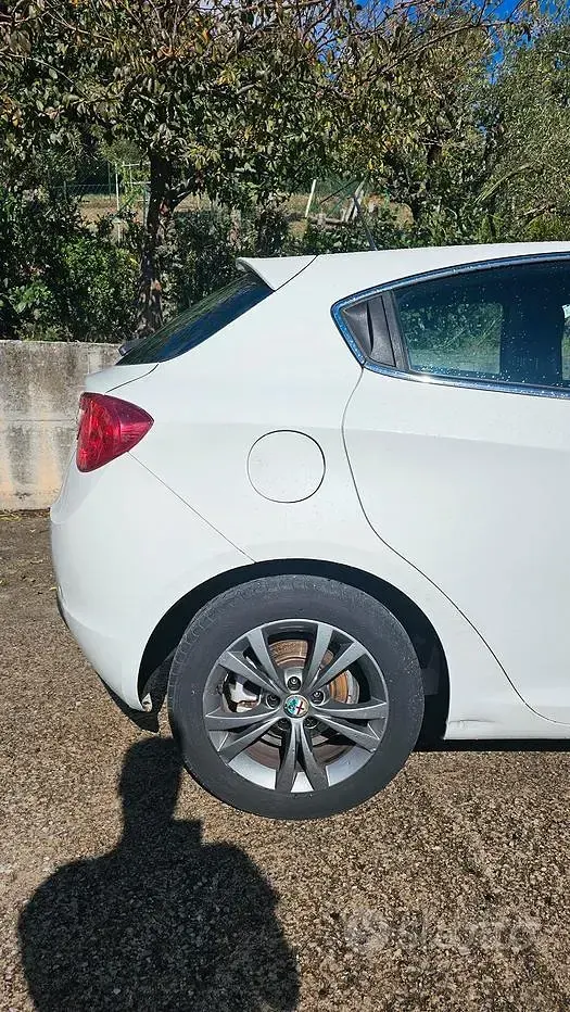 Usata Alfa Romeo Giulietta 109 CV (80 kW) 2013 Bianco Utilitaria