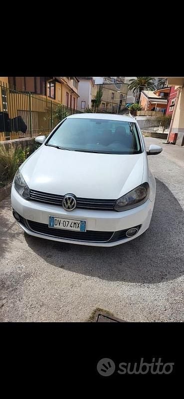 Usata VW Golf VI 140 CV (102 kW) 2010 Bianco Utilitaria
