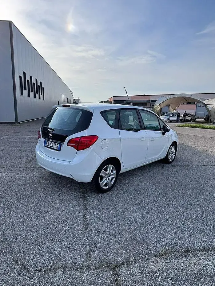 Usata Opel Meriva Cosmo 120 CV (88 kW) 2015 Bianco Monovolume