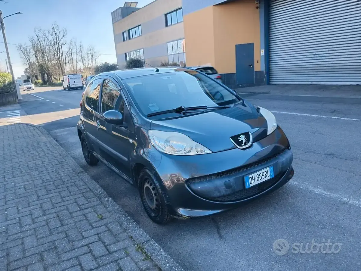 Usata Peugeot 107 68 CV (50 kW) 2007 Nero Utilitaria