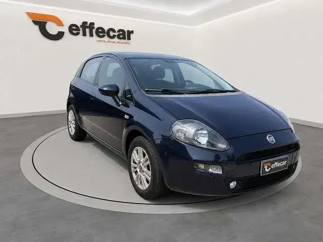 Usata Fiat Punto Lounge 69 CV (50 kW) 2015 Blu Utilitaria