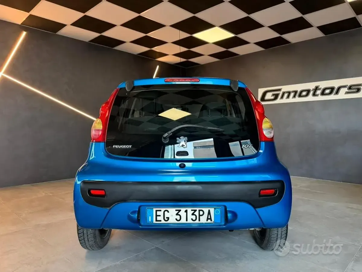 Usata Peugeot 107 68 CV (50 kW) 2011 Blu Utilitaria