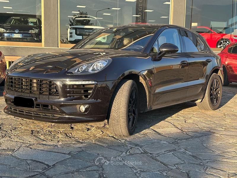 Nero Usata 2016 Porsche Macan SUV | 33.900 € (Cara) - Immagine 1/4