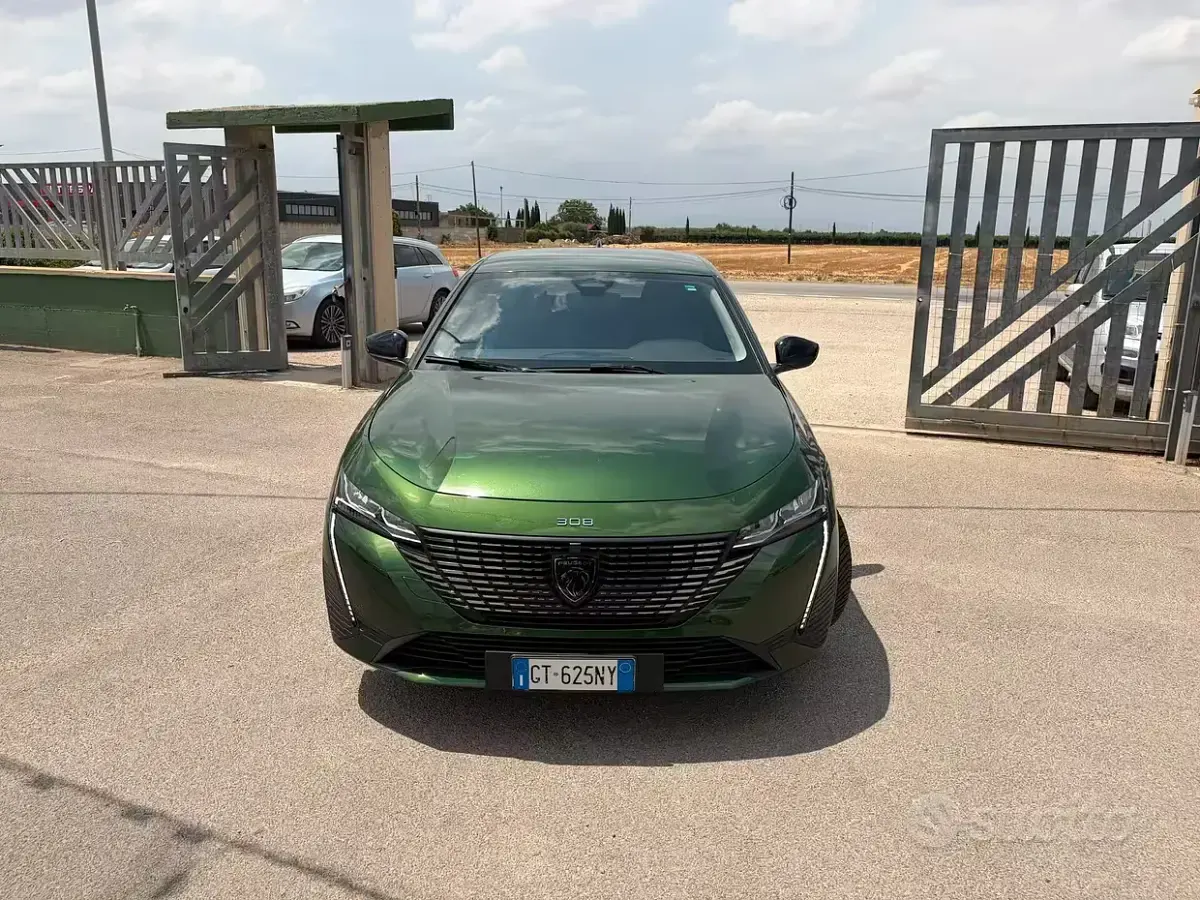 Usata Peugeot 308 Allure 131 CV (96 kW) 2024 Verde Berlina