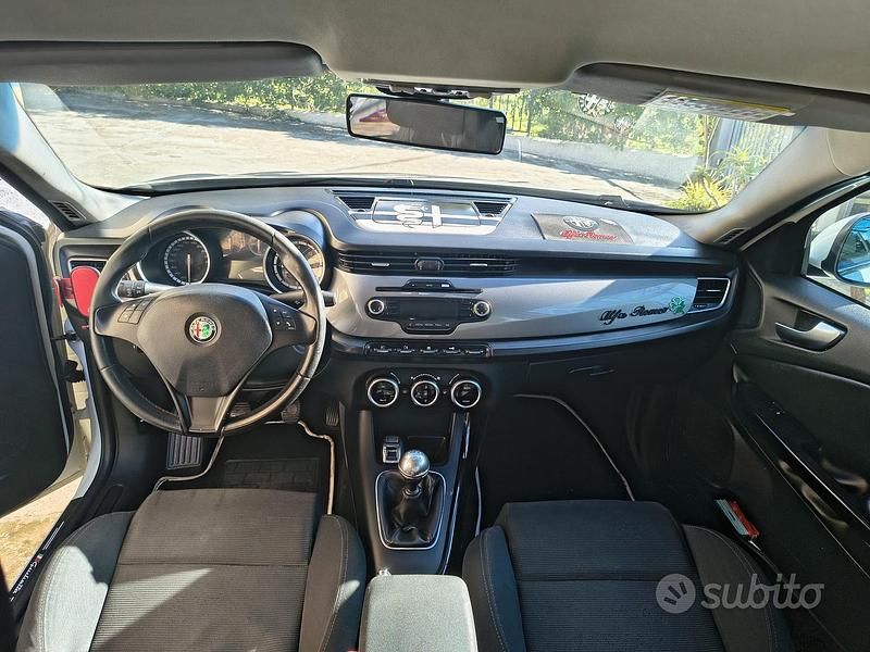 Usata Alfa Romeo Giulietta 105 CV (77 kW) 2011 Bianco Utilitaria