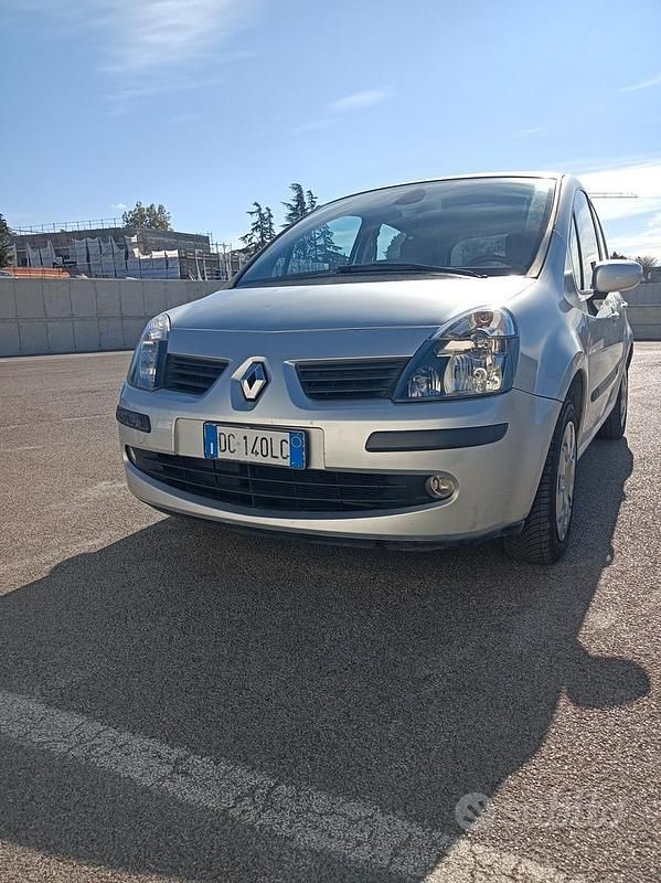 Argento Usata 2006 Renault Modus Monovolume | 2500 € (Ottimo prezzo) - Immagine 1/4