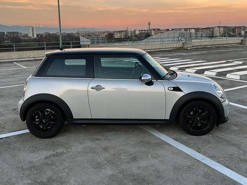 Grigio Usata 2011 Mini Cooper Utilitaria | 6000 € (Buon prezzo) - Immagine 1/4