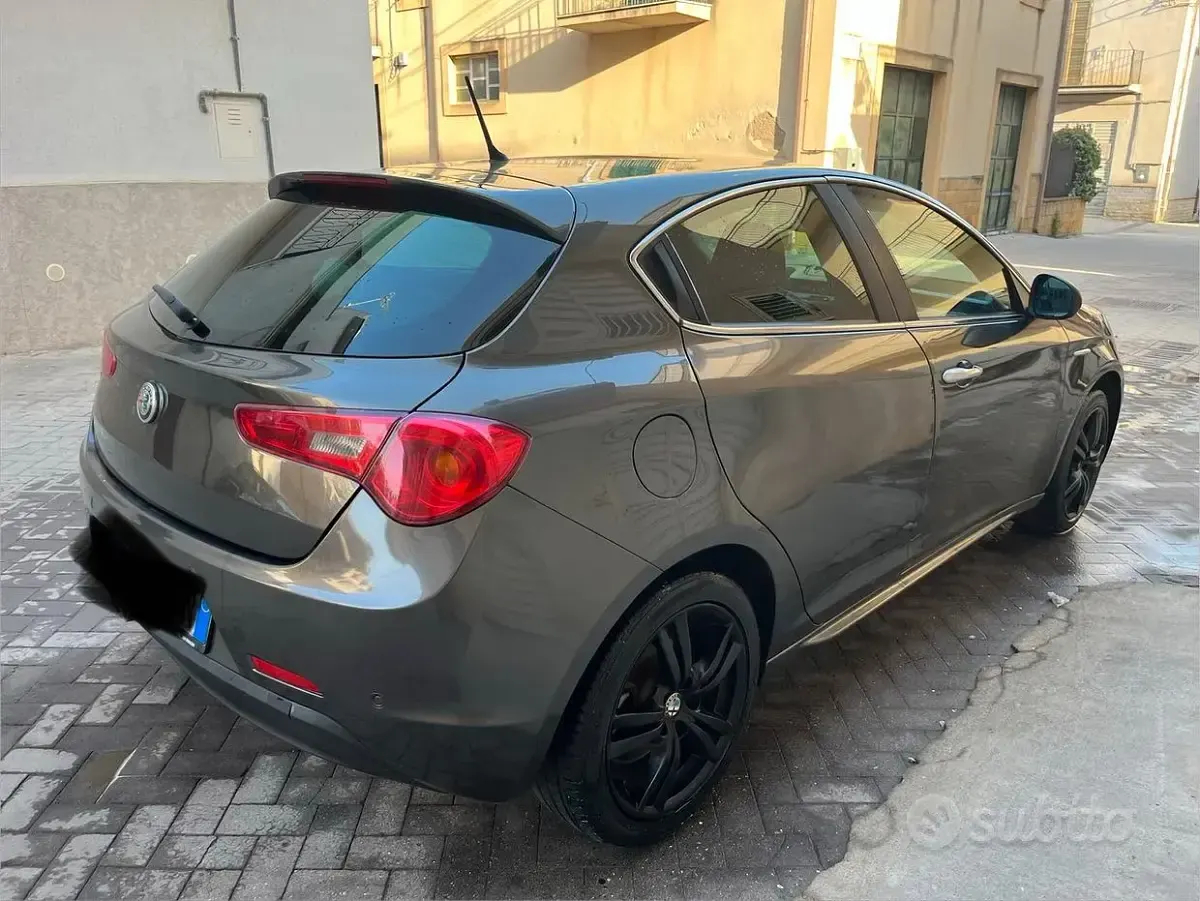 Usata Alfa Romeo Giulietta 105 CV (77 kW) 2012 Utilitaria