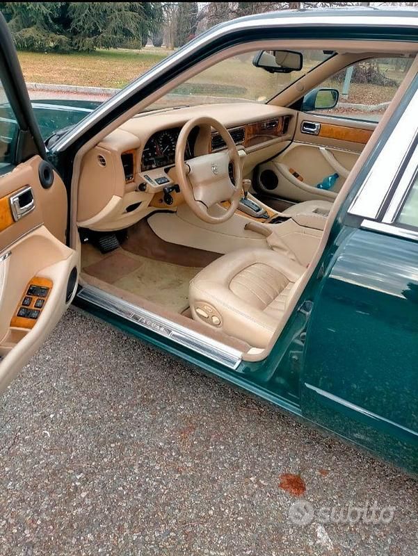 Usata Jaguar XJ Sovereign 241 CV (177 kW) 1995 Verde Berlina