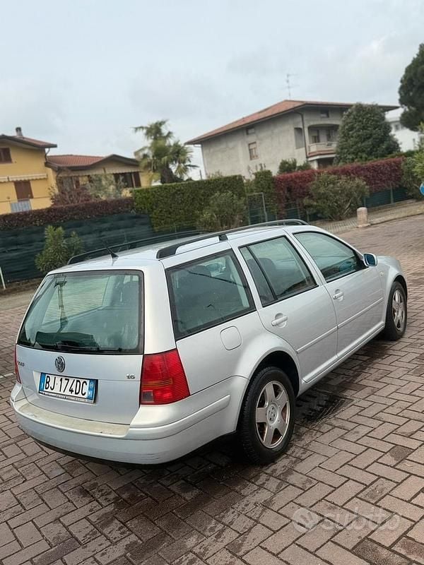 Begagnad VW Golf IV 2000 Grå Kombi